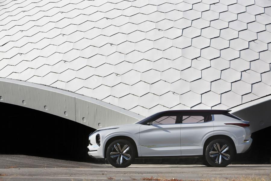 Mitsubishi GT-PHEV Concept 2016 года  (фото 25 из 30)